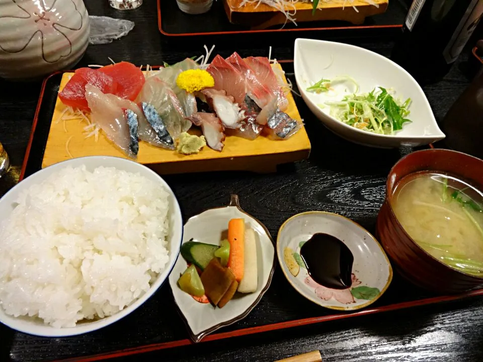 ランチは魚庄の“刺身定食”|_Namiさん