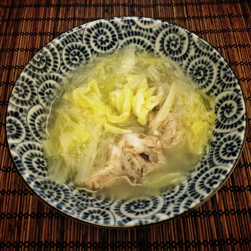 Snapdishの料理写真:黄芽菜粉丝肉骨汤|味食菌さん