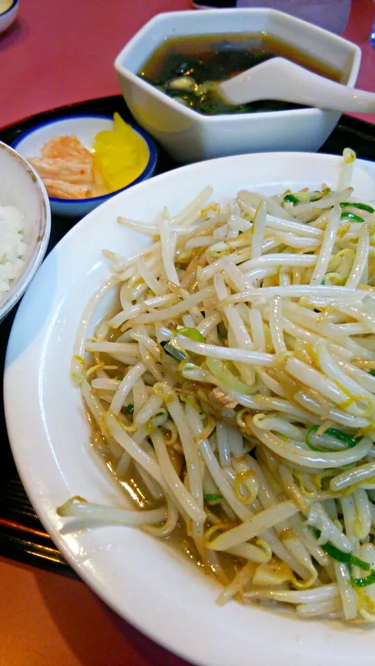 安定のもやし炒め定食 おひるに引き続きダンナおごりヽ(・∀・)ノ|まあるさん