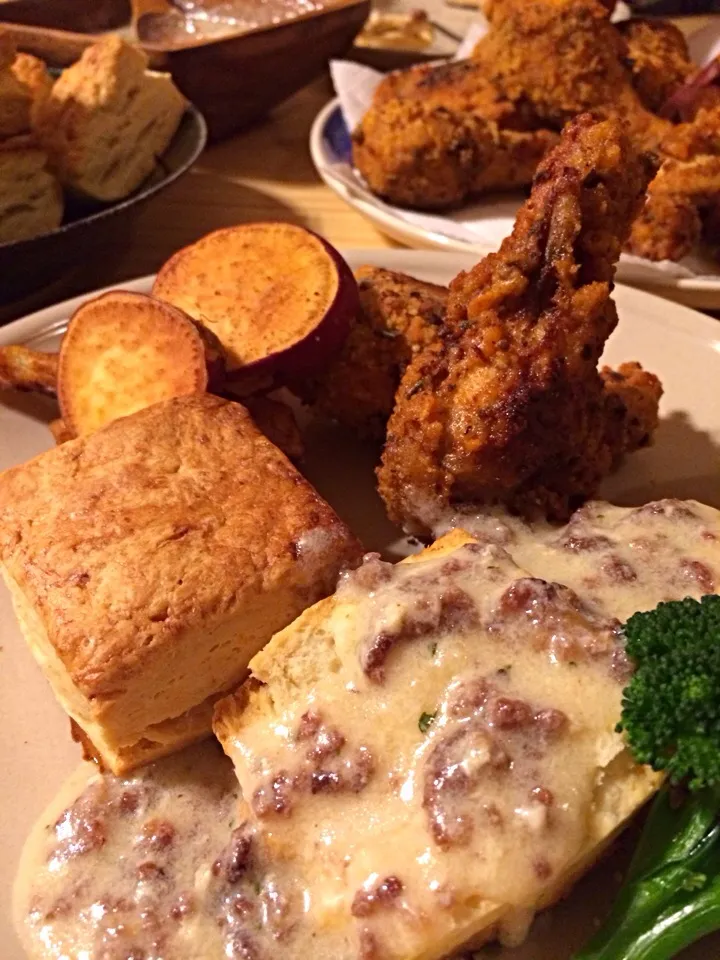 Lots of fried chicken and gravy|kamcoさん