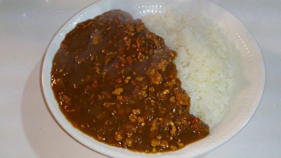 ちょっと!!スーパー全然無いんですけど！物流止まってますよ～鳥挽き肉のカレー|やかんちゃんさん