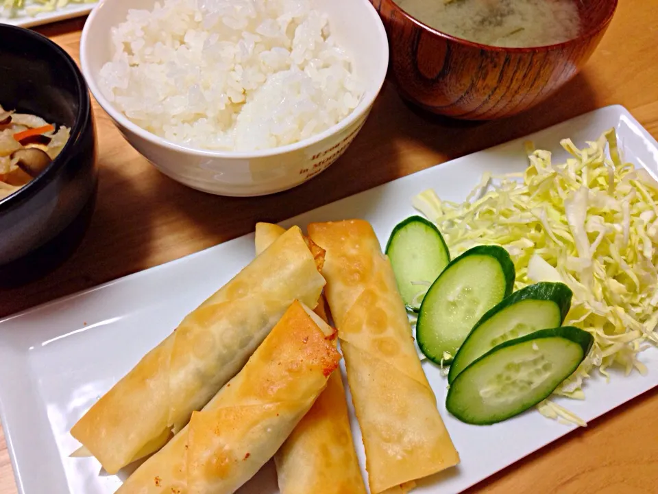 くららさんの料理 我が家の定番🎵簡単春巻☆なんちゃって青椒肉絲☆自家製ベーコンのスープ☆アボわさマヨ☆|マキさん