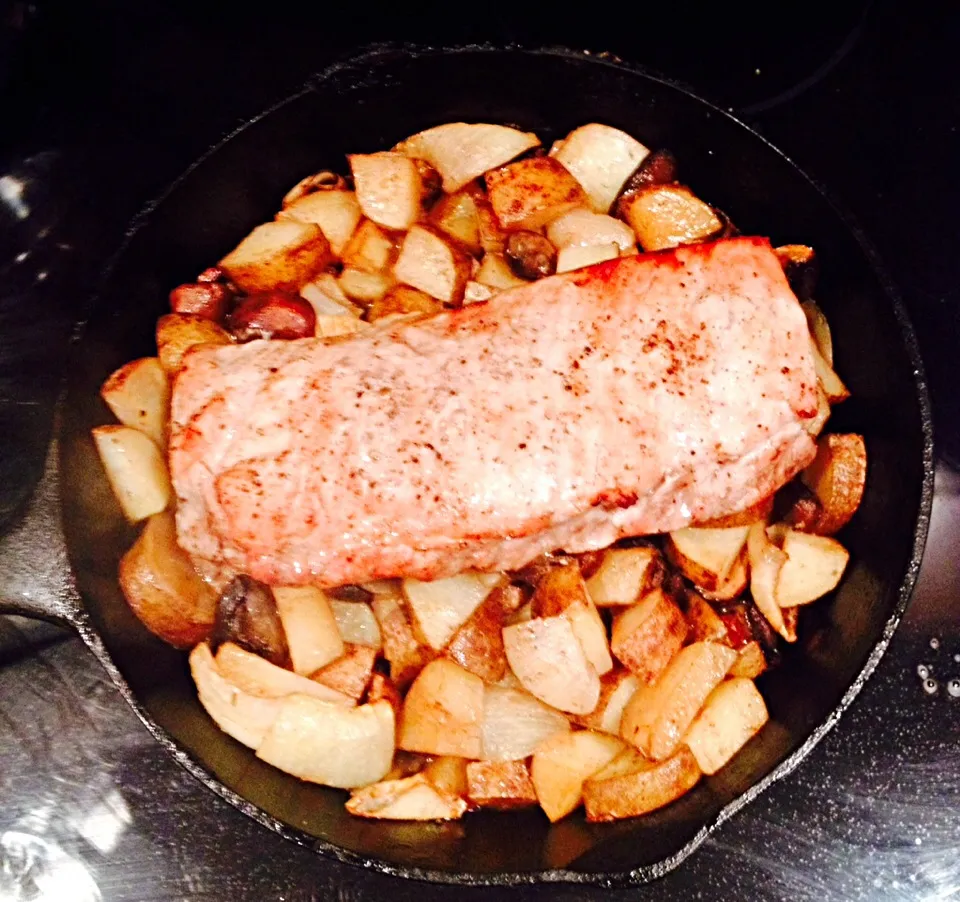 Pork Tenderloin with Potatoes, Onions and Mushrooms|http://melissasmenu.wordpress.com/さん