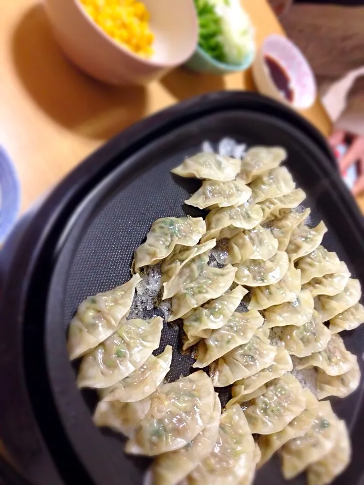 友だちと餃子パーティー♡|はなちゃさん