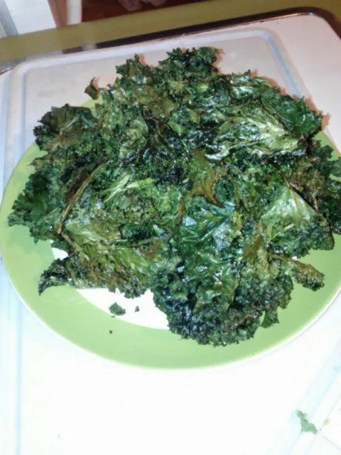 Baked kale. Kale chips.|Polly Gelfusoさん