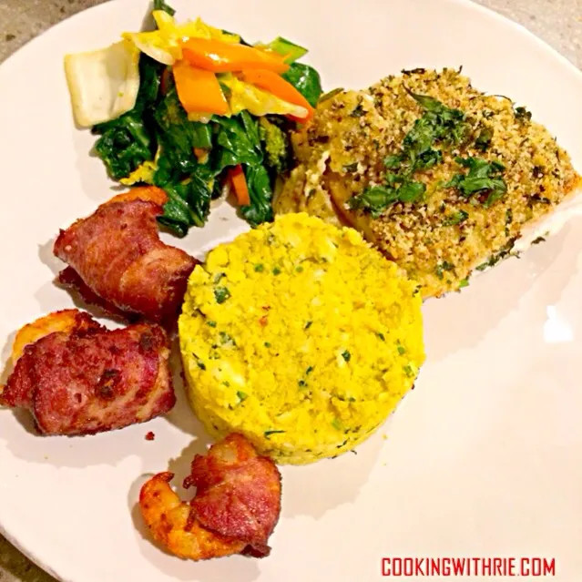 Shrimps Roll Bacon, Baked Ginger Wasabi Salmon, Capcay served with cauliflower rice..  Gluten Free, Paleo diet, for severe celiac disease people.|rie simsさん