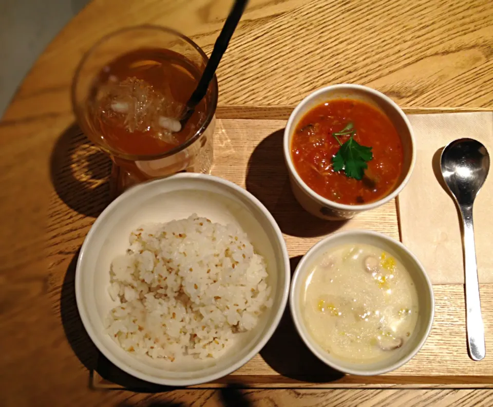 SoupStockでランチ。  茄子と黒オリーブのシチリア風シチュー       帆立と白菜の柚子胡椒チャウダー|kokoさん