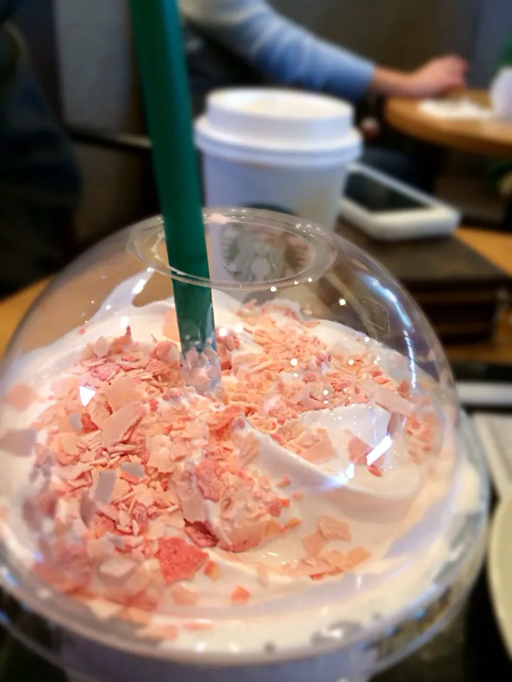 Snapdishの料理写真:Sakura chocolate starbucks|Daniel Zabotoさん