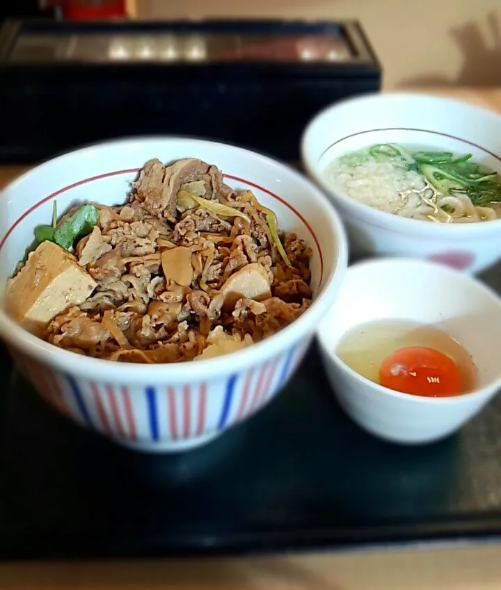 牛すき丼　小うどんセット　たまご付き|平原知宏さん