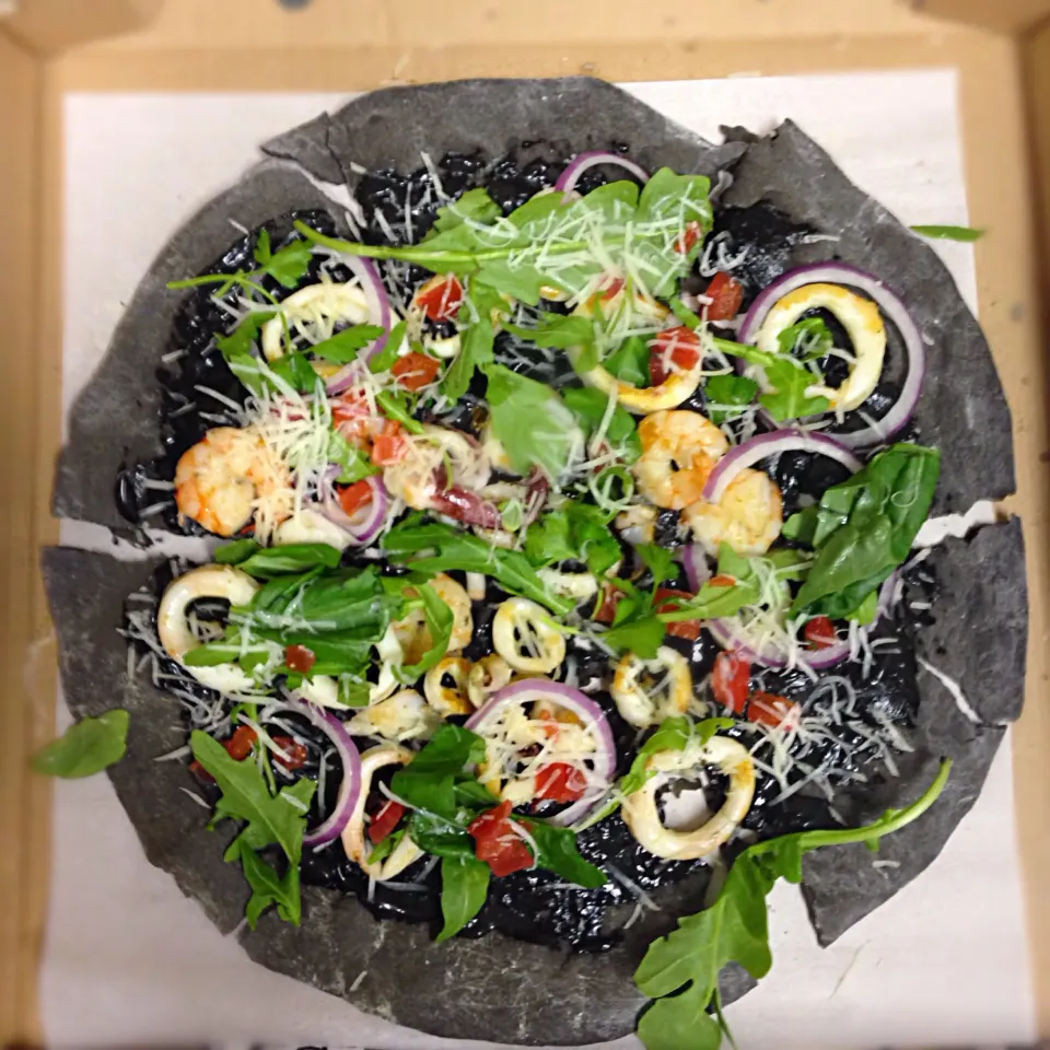 Squid ink pizza|해리さん