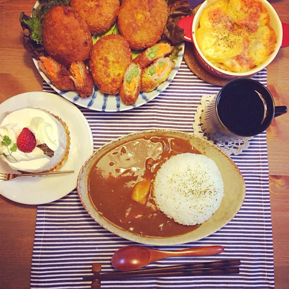 Snapdishの料理写真:✯野菜ミニカツ✯カレー✯明太ポテトのオーブン焼き✯ショートケーキ|maiさん