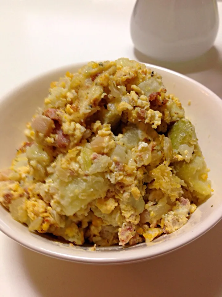 Potato salad with corned beef hash, onion, scrambled egg|Ai Yamamotoさん