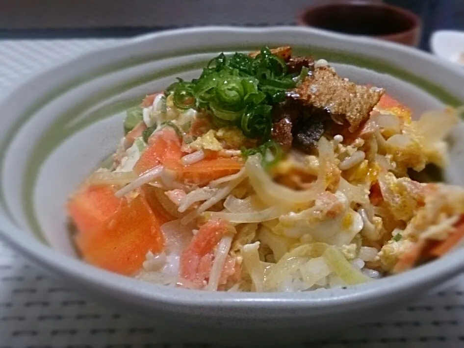 鮭のパリパリ丼 ♫•*¨*•.¸¸♪✧|keiさん