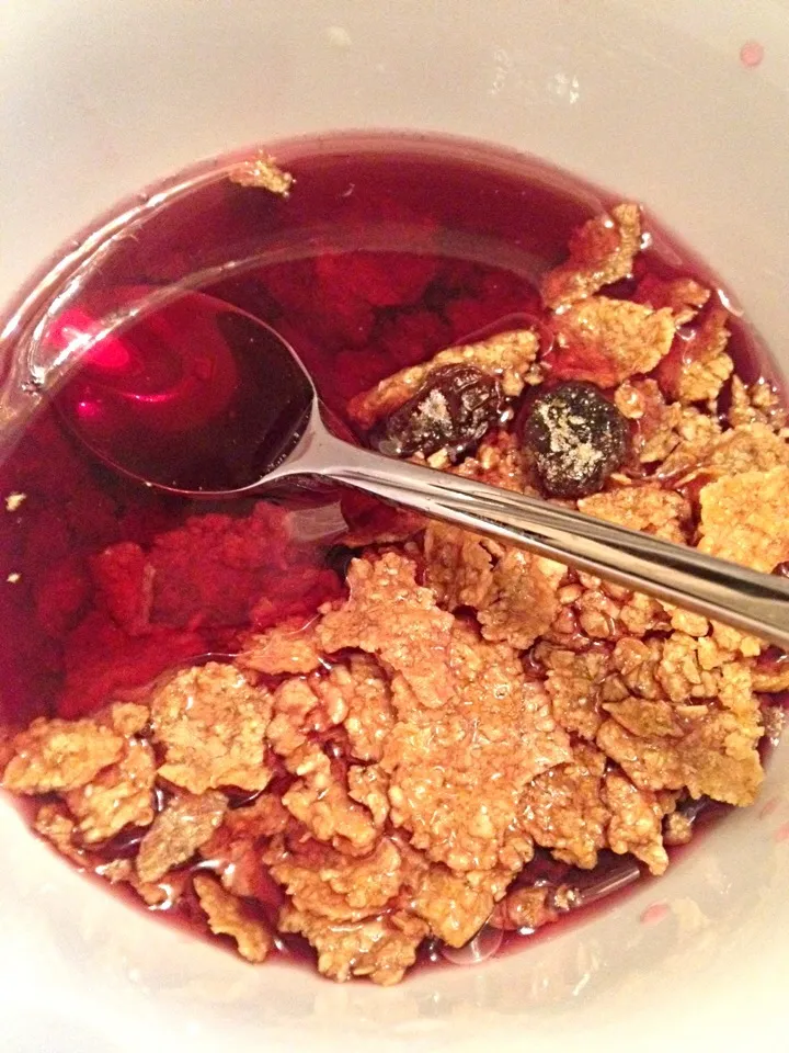 cereal with grape juice|Leah Ningさん