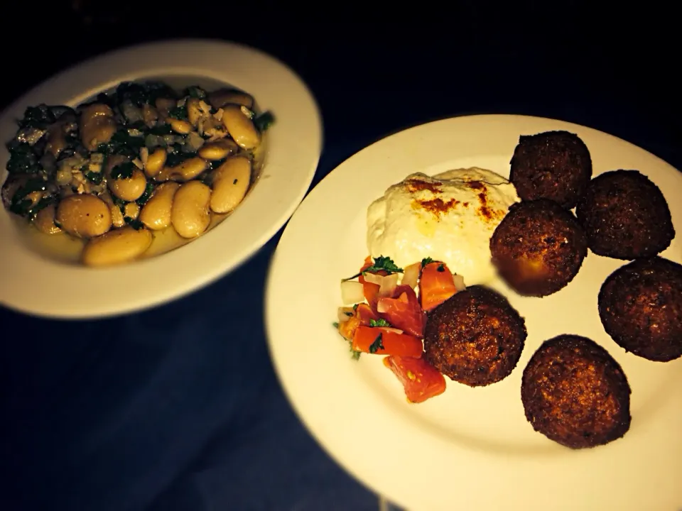 Snapdishの料理写真:Falafel and Butter beans in olive oil, parsley & ground pepper|Sergio Lacuevaさん