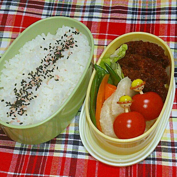 Snapdishの料理写真:2/18(火)の旦那弁当
♪ソースカツ
♪ミニトマト
♪野菜のグリル|ふみぃさん