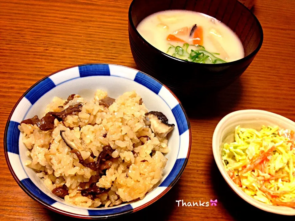 おりぃちゃん🎀にいただいた きのこの炊き込みご飯♪|かまさん