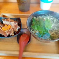 沖縄そば

なんこつソーキそば
フーチバー麺|Tsunehiro  Shiromaさん