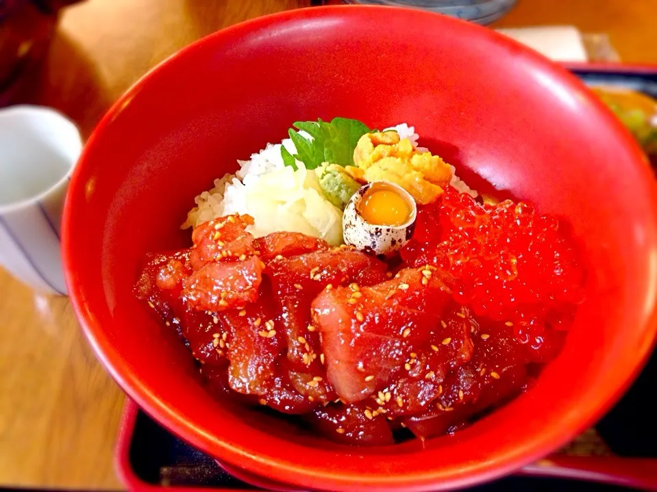 マグロイクラウニ丼！|えすとさん