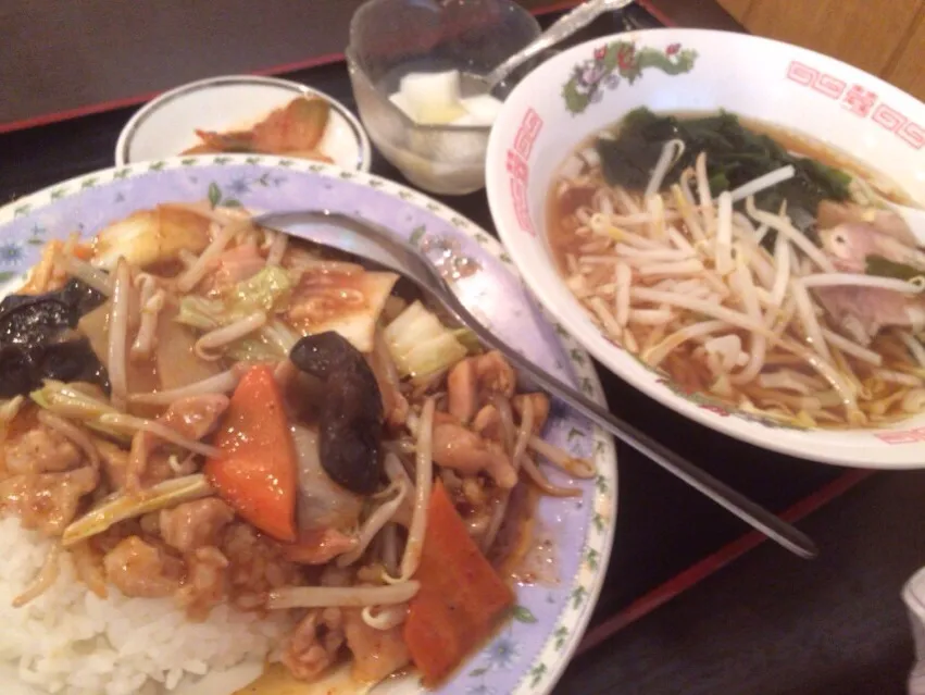 【日替定食】四川風鳥肉丼と小ラーメンを頂きました。|momongatomoさん