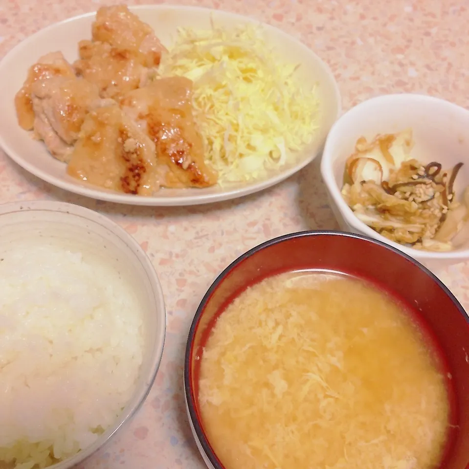 晩ご飯 卵の味噌汁 白菜の塩昆布漬け|はやしさん