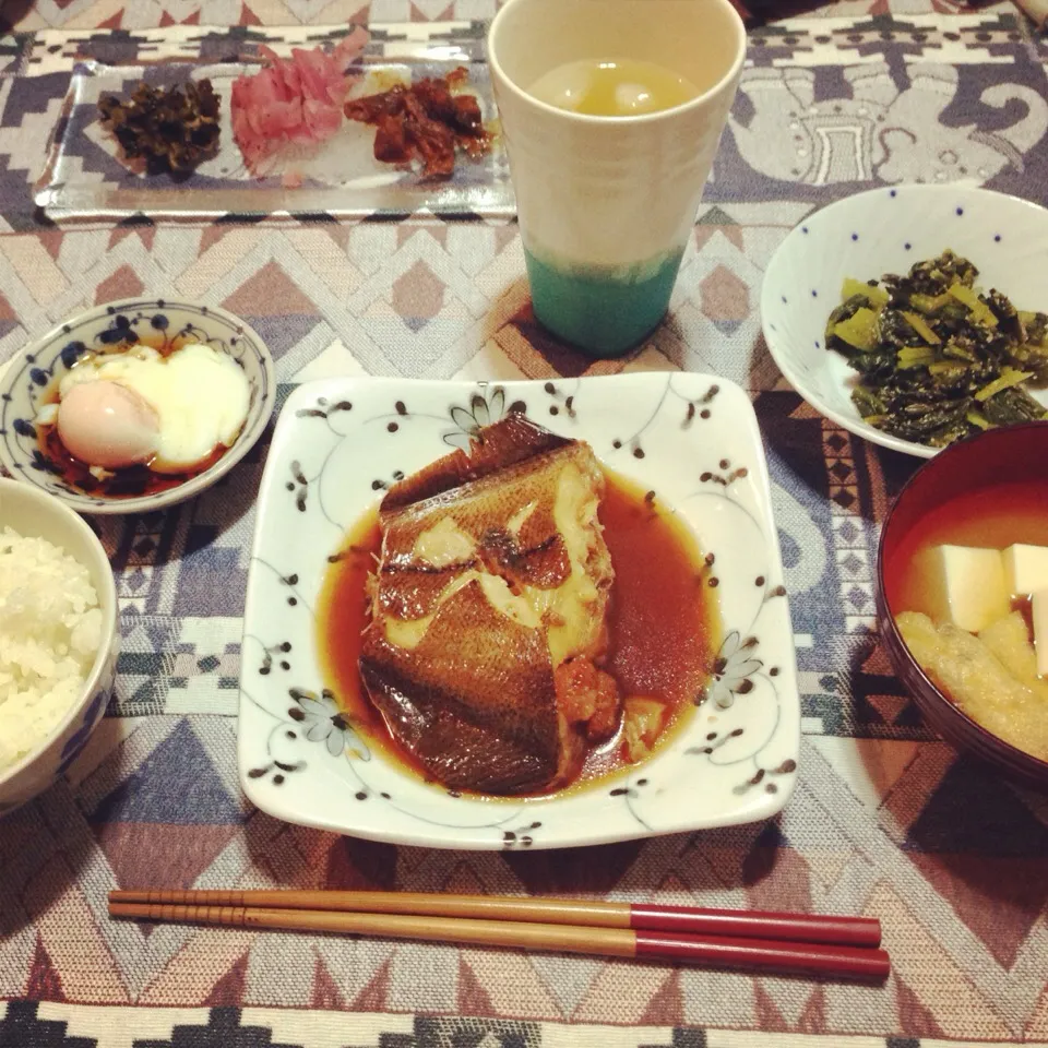 かれいの煮付け、温泉卵、ほうれんそうのごま和え、豆腐のお味噌汁|今日の献立さん