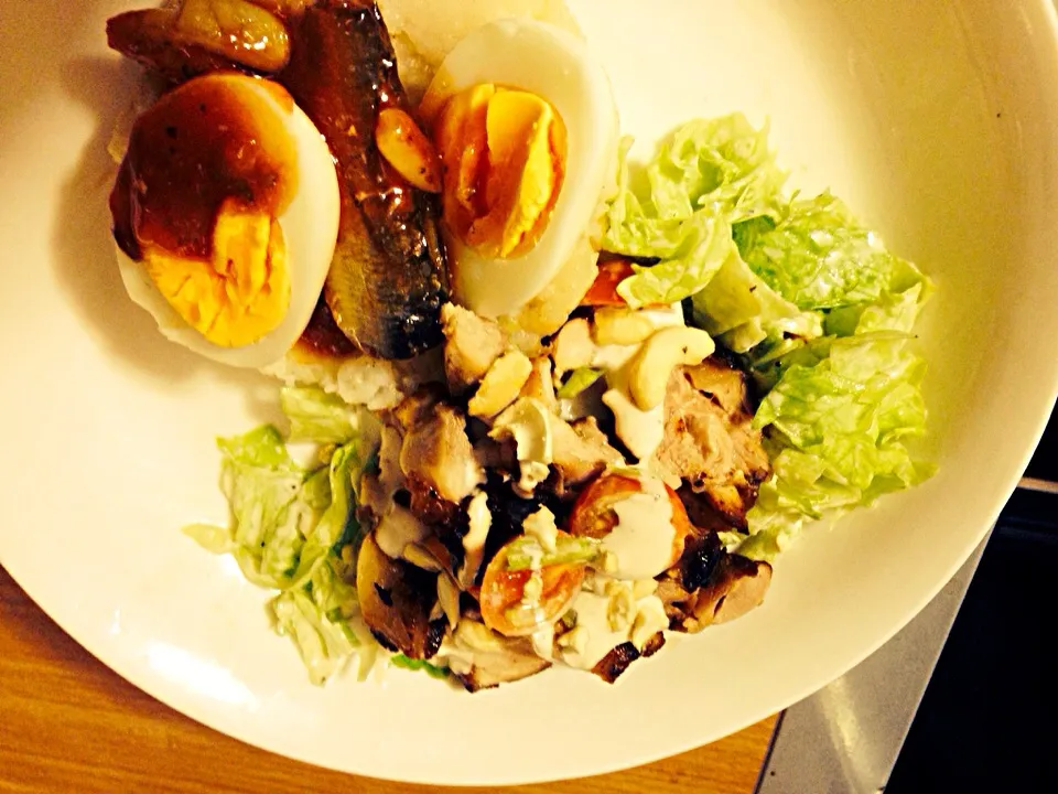 Garlic rice, w/homemade sardines with boil egg. W/ roasted chicken cashew Cesar dressings|Jefferson M. Macalindongさん