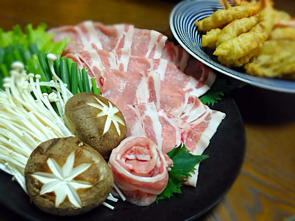 Snapdishの料理写真:お母さんと温泉水で豚しゃぶ＆温泉水で天ぷら♡うまーーーい(∞*>∀<*艸)|ちっきーさん