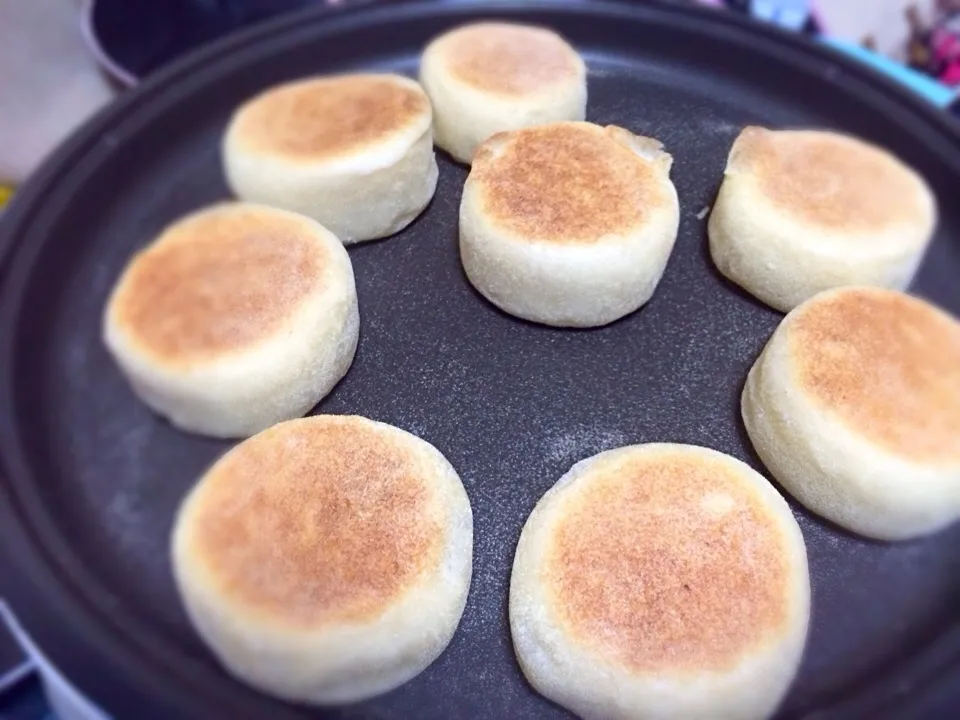 りるのんさんの料理 ホットプレートでイングリッシュマフィン🌸じつは、昨日のは失敗、、、からの、今日は大成功！|りつ(*≧艸≦)さん