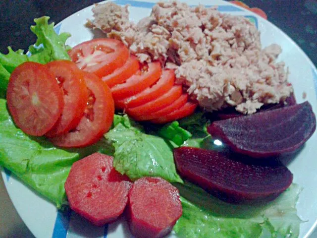 18/02/2014 - jantar

atum light ao natural + alface + tomate + cenoura cozida + beterraba cozida|Gabriela Baptistaさん