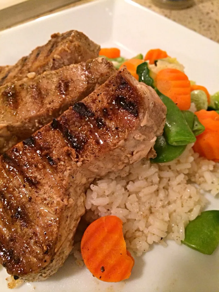 Ahi Tuna Steaks w/ Rice and Mixed Vegetables (frozen veggies, I'm so ashamed😔)|Curt Chillさん