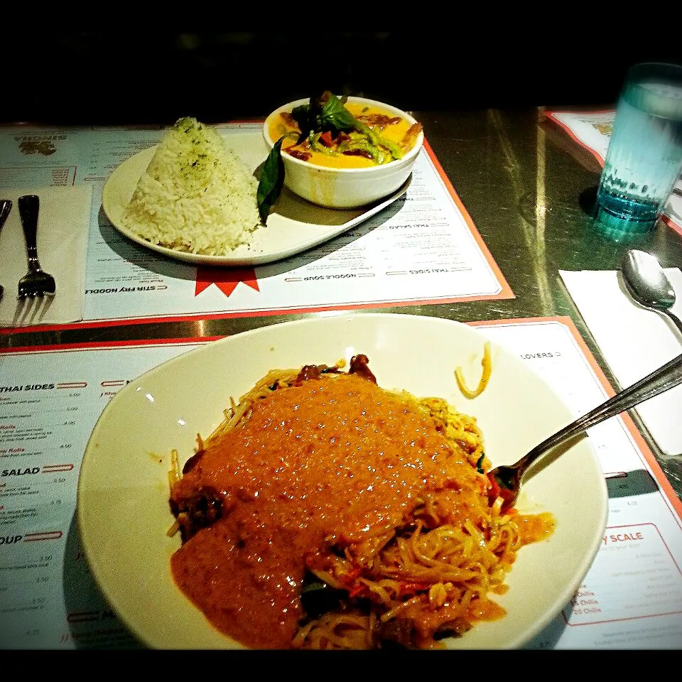 Snapdishの料理写真:Siam Beef Noodle and Yellow Thai Curry|Han Leeさん