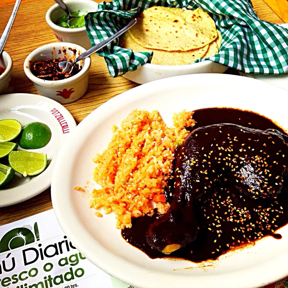 Mole negro pollo (chocolate sauce chicken)|maixx ใหม่さん