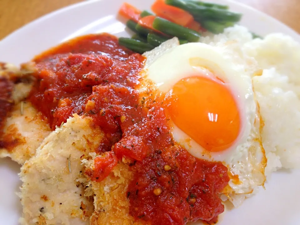 鶏ムネ肉のパン粉焼きトマトソースがけ|ホッシーさん