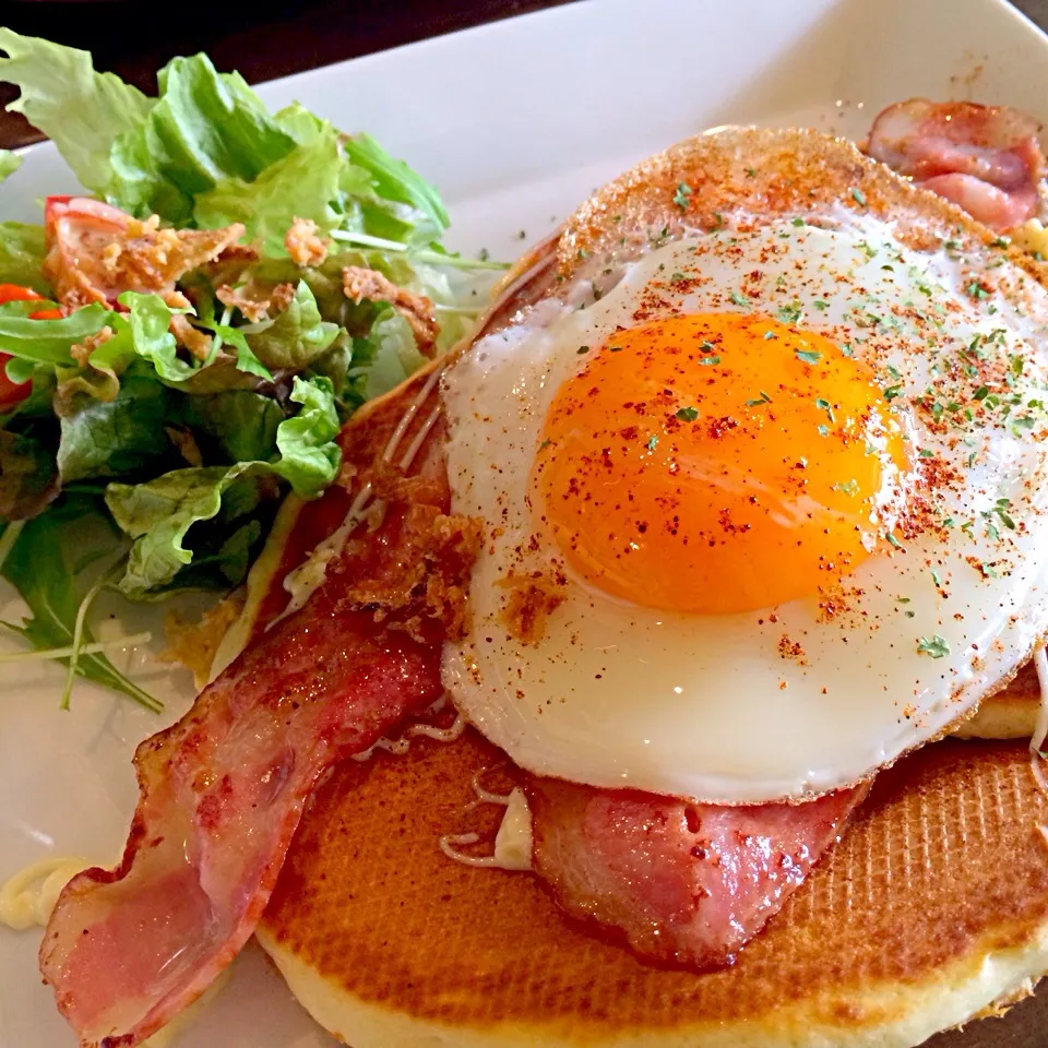 Pancake with bacon egg, cheese|maixx ใหม่さん