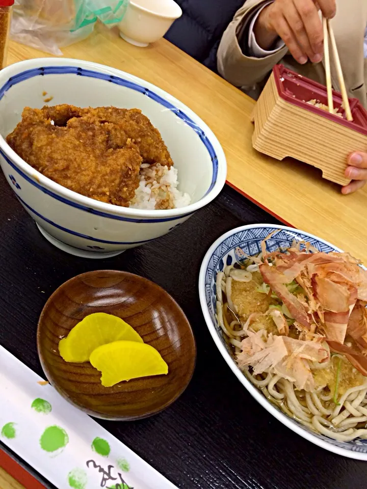 ソースカツ丼 with そば|Fumiaki Matsubaraさん