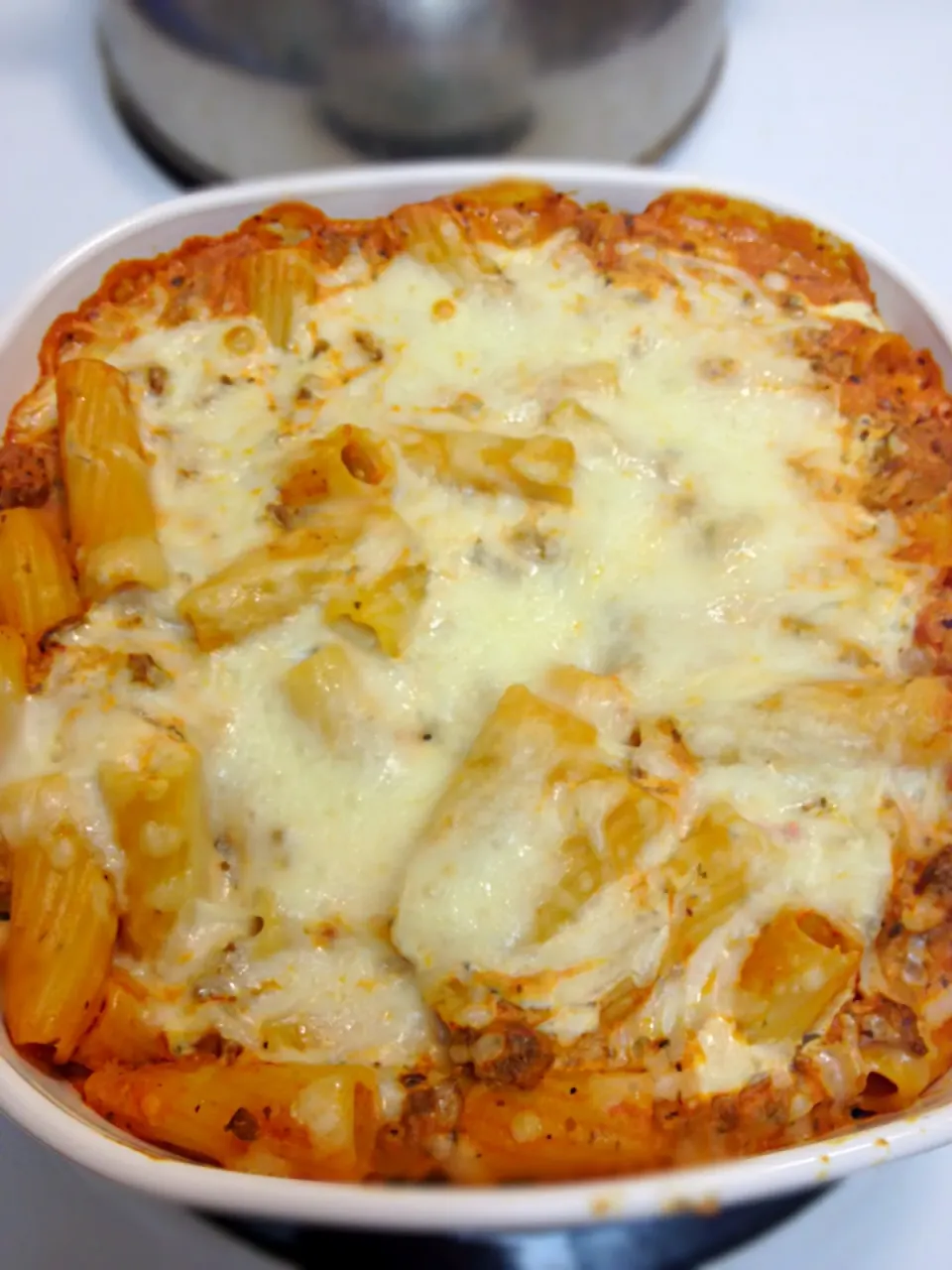 Cheesy noodles in tomato sauce|macey aucoinさん