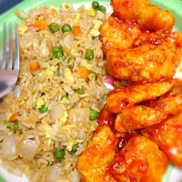 Snapdishの料理写真:Fried rice and sweet/sour chicken|macey aucoinさん