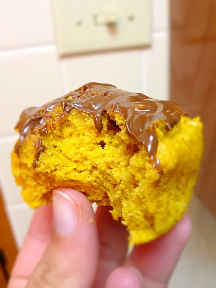 Pumpkin muffin with chocolate icing|macey aucoinさん