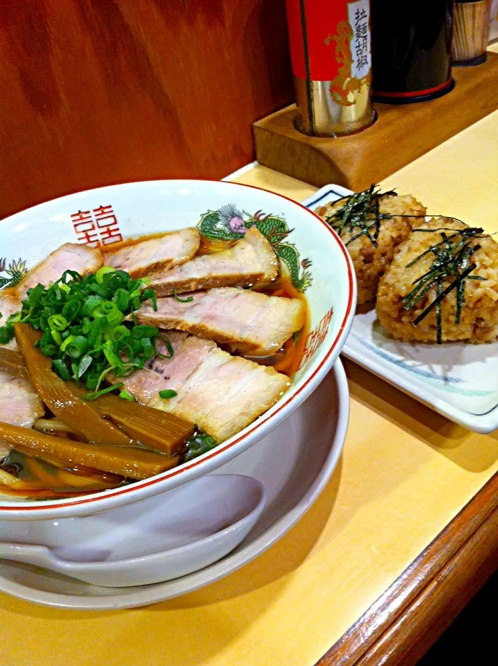 Snapdishの料理写真:チャーシュー麺！ヘタおにぎり！！|ペロリさん