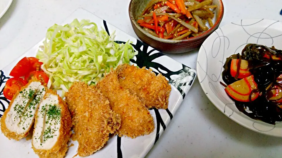 本日の夕飯
きんぴらごぼう
昆布とかまぼこの煮物
ヒレカツと鶏ささみチーズ巻き|Yoshikaさん