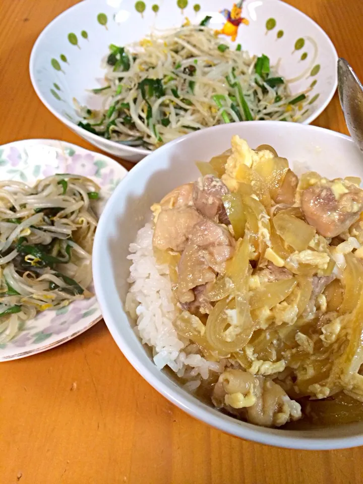 親子丼＆もやしとニラの中華炒め♪|稲見謙次さん