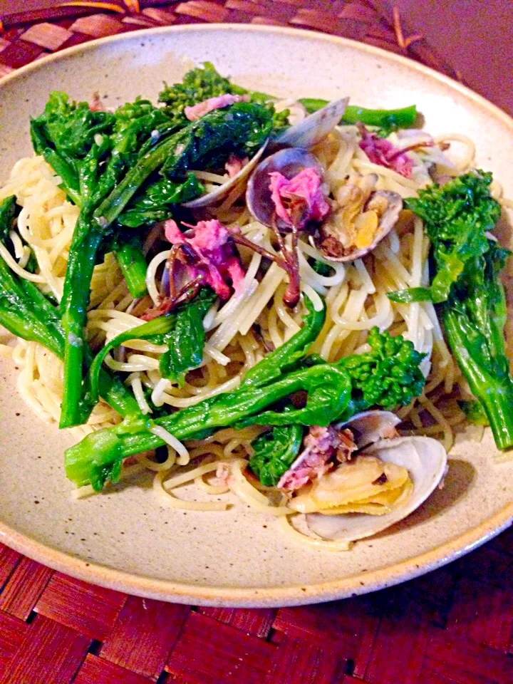 Snapdishの料理写真:pesce0414’s Peperoncino of field mustard&cherry blossoms, clams🌸shikanoさんの春爛漫先取り、桜と菜の花,浅利のﾍﾟﾍﾟﾛﾝﾁｰﾉ|🌈Ami🍻さん