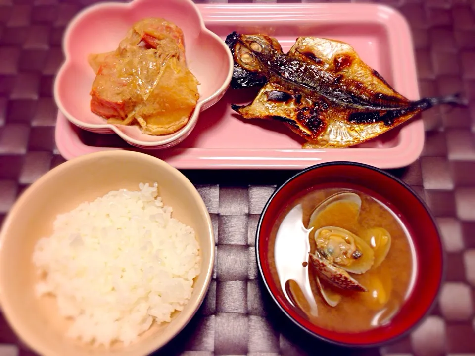 Snapdishの料理写真:鯵の開き、醤油マヨツナじゃが|メグさん