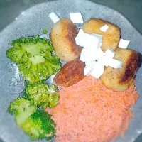 Snapdishの料理写真:Croquetas de papa C/ Atun arroz warni brocoli y cuadritos de panela|edgar baltazar espinozaさん