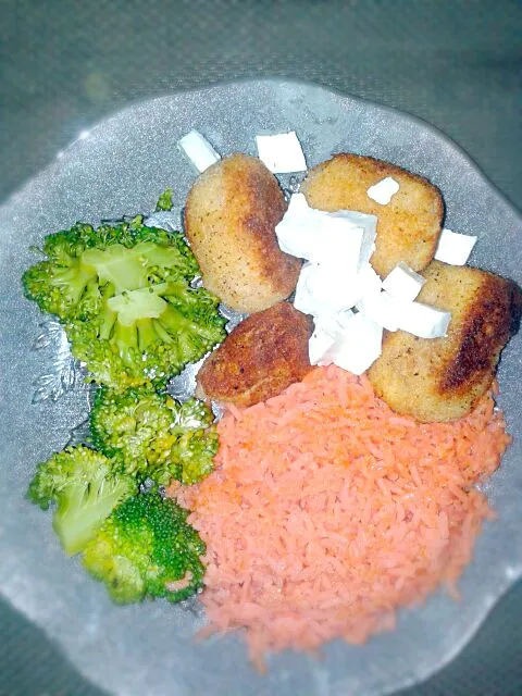 Croquetas de papa C/ Atun arroz warni brocoli y cuadritos de panela|edgar baltazar espinozaさん