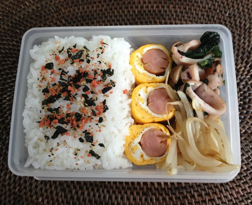 Snapdishの料理写真:いかとほうれん草の炒め物弁当|*なおみん*さん