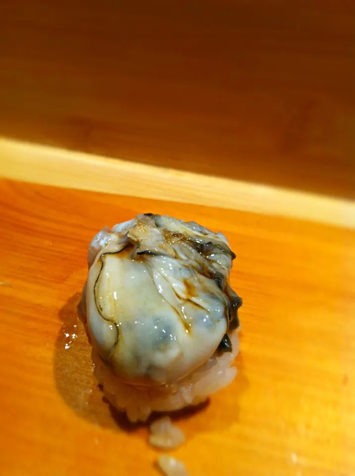 Snapdishの料理写真:カキ Oyster sushi|Juliee ~ ジュリーさん