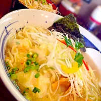 Snapdishの料理写真:塩豚骨海老ワンタン麺|あんじーさん