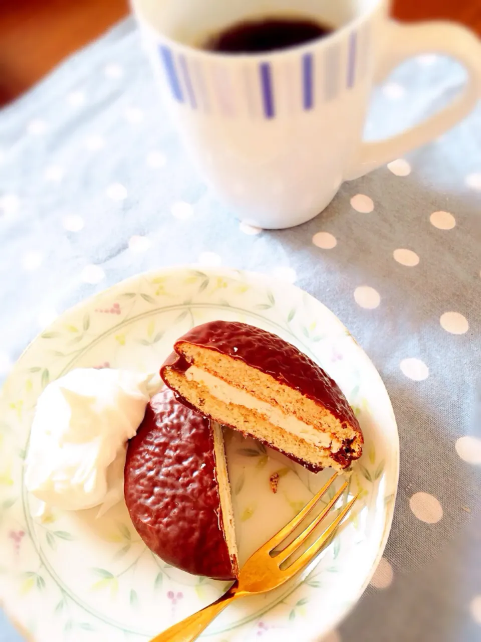 ただのチョコパイ。生クリーム添え|SAJAさん